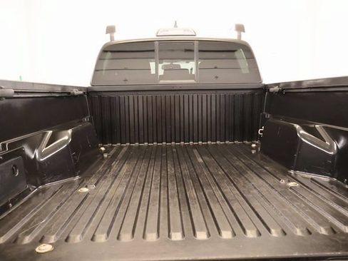 Used 2016 Toyota Tacoma TRD Off-Road w/ Premium & Technology Package AWD/4WD image 28