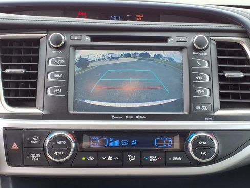 Certified 2019 Toyota Highlander XLE AWD/4WD image 13