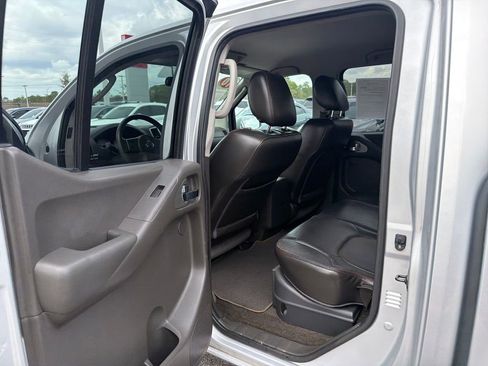 Used 2010 Nissan Frontier PRO-4X w/ Pro-4x Value Truck Pkg image 16