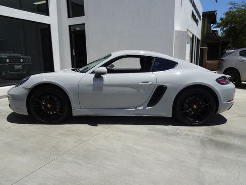 Used 2021 Porsche 718 Cayman RWD image 3