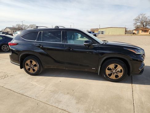 Used 2022 Toyota Highlander Bronze Edition image 5