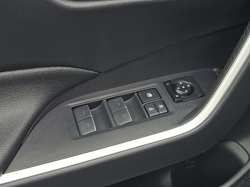Used 2025 Toyota RAV4 XLE AWD/4WD image 15