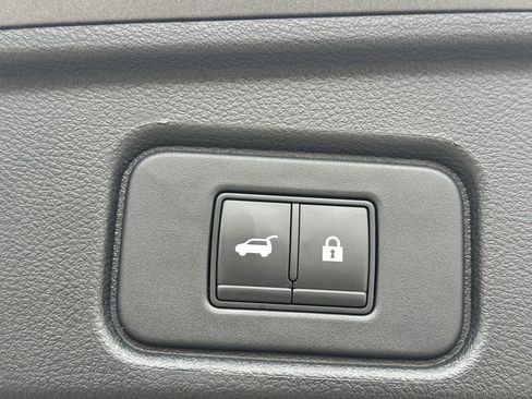 Used 2023 Nissan Pathfinder Platinum image 15