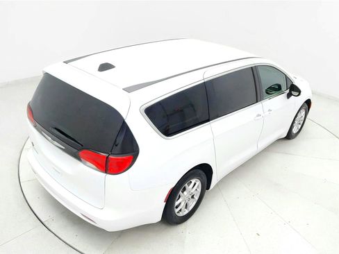 Used 2023 Chrysler Voyager LX FWD image 17