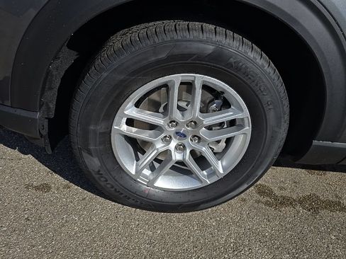 New 2026 Ford Explorer Active RWD image 11