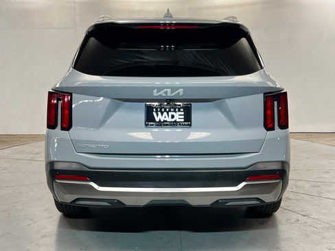 Used 2024 Kia Sorento S w/ Panoramic Sunroof Package FWD image 5