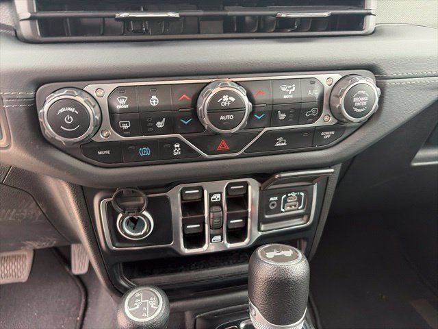 Used 2024 Jeep Wrangler Unlimited Sahara AWD/4WD image 8