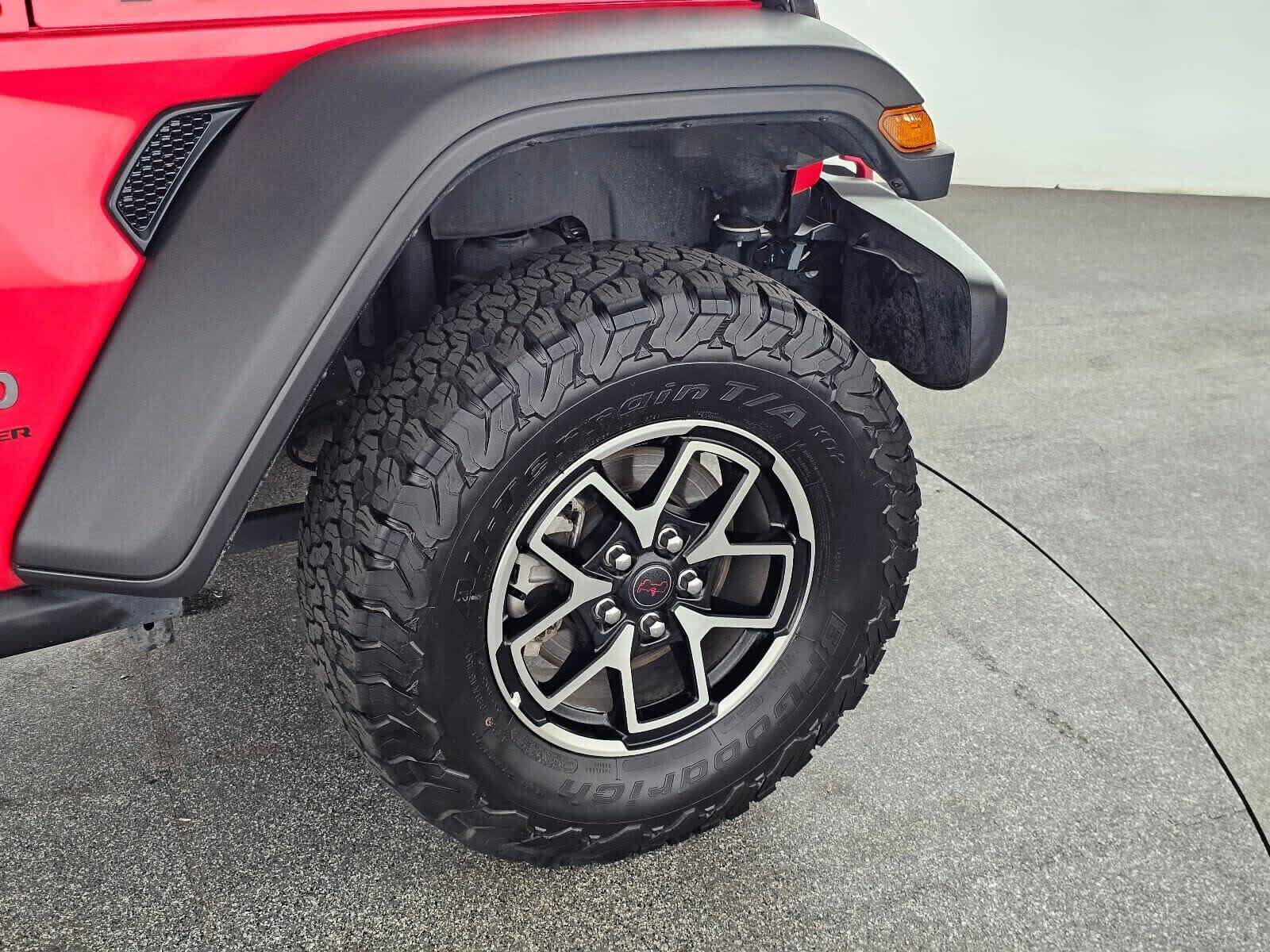 Used 2025 Jeep Wrangler Unlimited Rubicon AWD/4WD image 9
