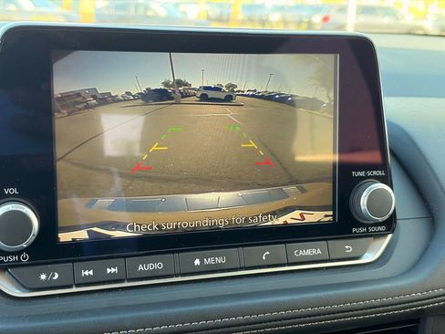 Certified 2024 Nissan Rogue SV FWD image 22