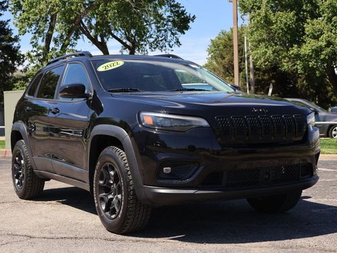 Used 2022 Jeep Cherokee Latitude w/ Sun & Sound Group AWD/4WD image 1