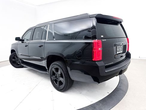Used 2017 Chevrolet Suburban LT w/ Luxury Package image 2