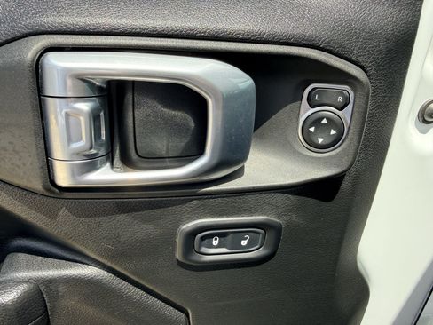 Used 2022 Jeep Gladiator Sport AWD/4WD image 19