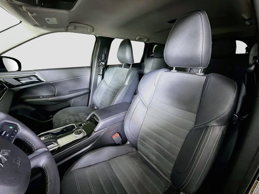 Used 2025 Mitsubishi Outlander SE AWD/4WD image 13