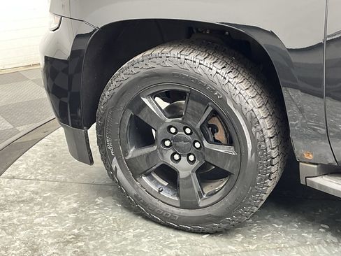 Used 2017 Chevrolet Tahoe LT w/ LT Midnight Edition AWD/4WD image 36