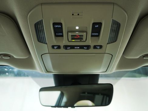 Certified 2023 Toyota Highlander XLE image 23