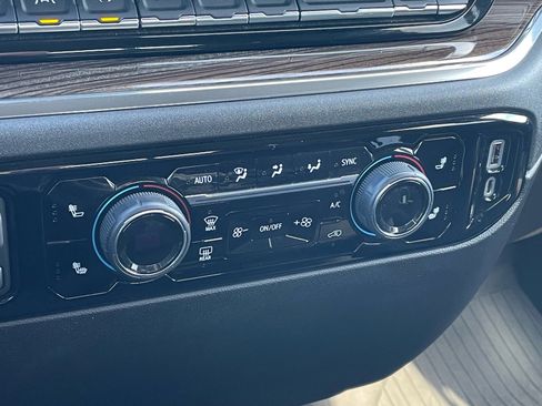 Used 2023 Chevrolet Silverado 1500 LT image 12