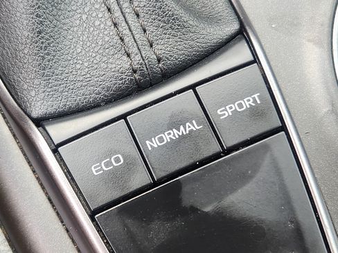 Used 2023 Toyota Camry SE FWD image 14