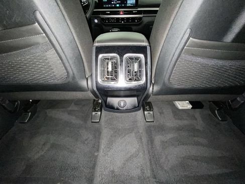 Used 2025 Kia Sorento LX FWD image 29