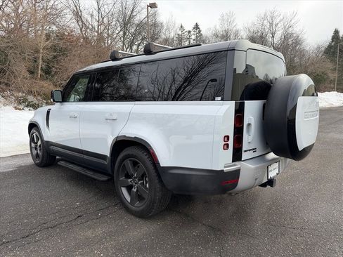 Used 2023 Land Rover Defender 130 SE image 3