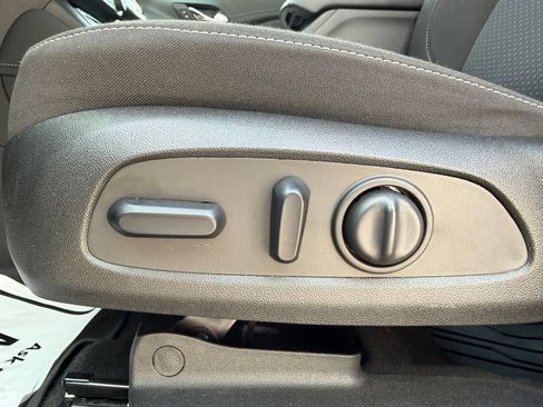 Certified 2023 GMC Acadia SLE w/ Driver Convenience Package AWD/4WD image 19