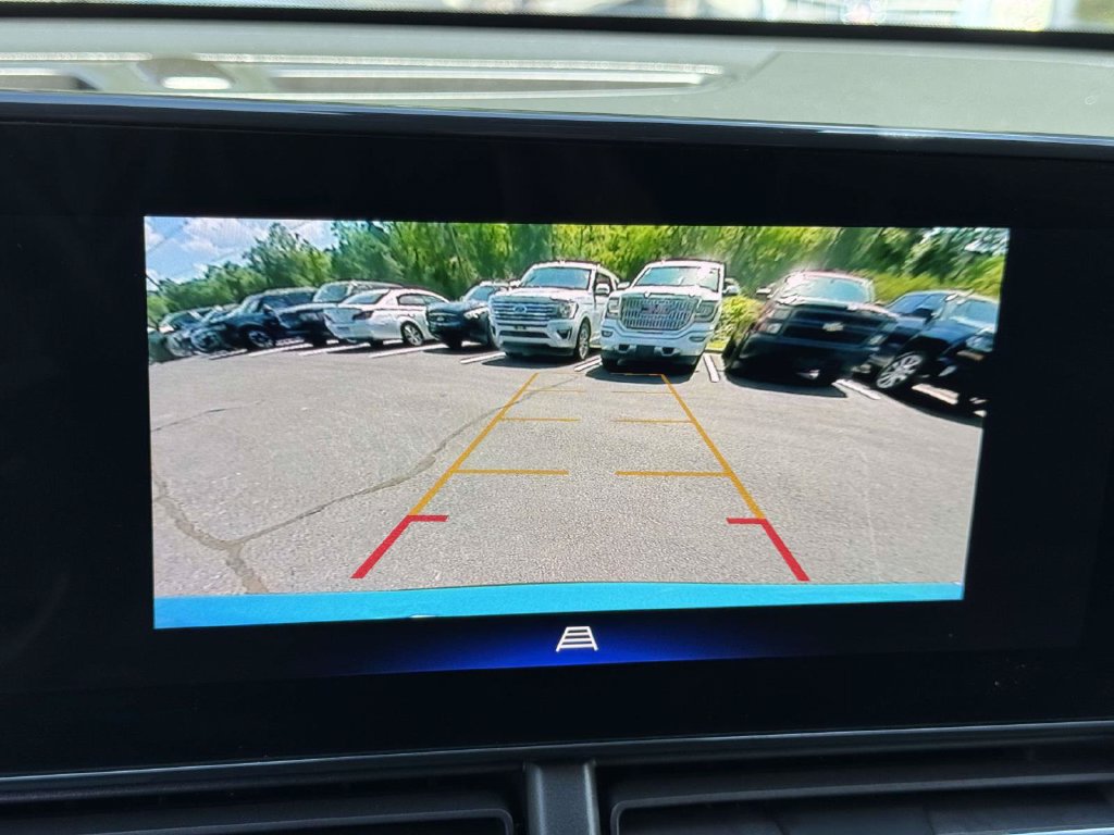 Used 2025 Chevrolet Trax ACTIV w/ Sunroof Package FWD image 4