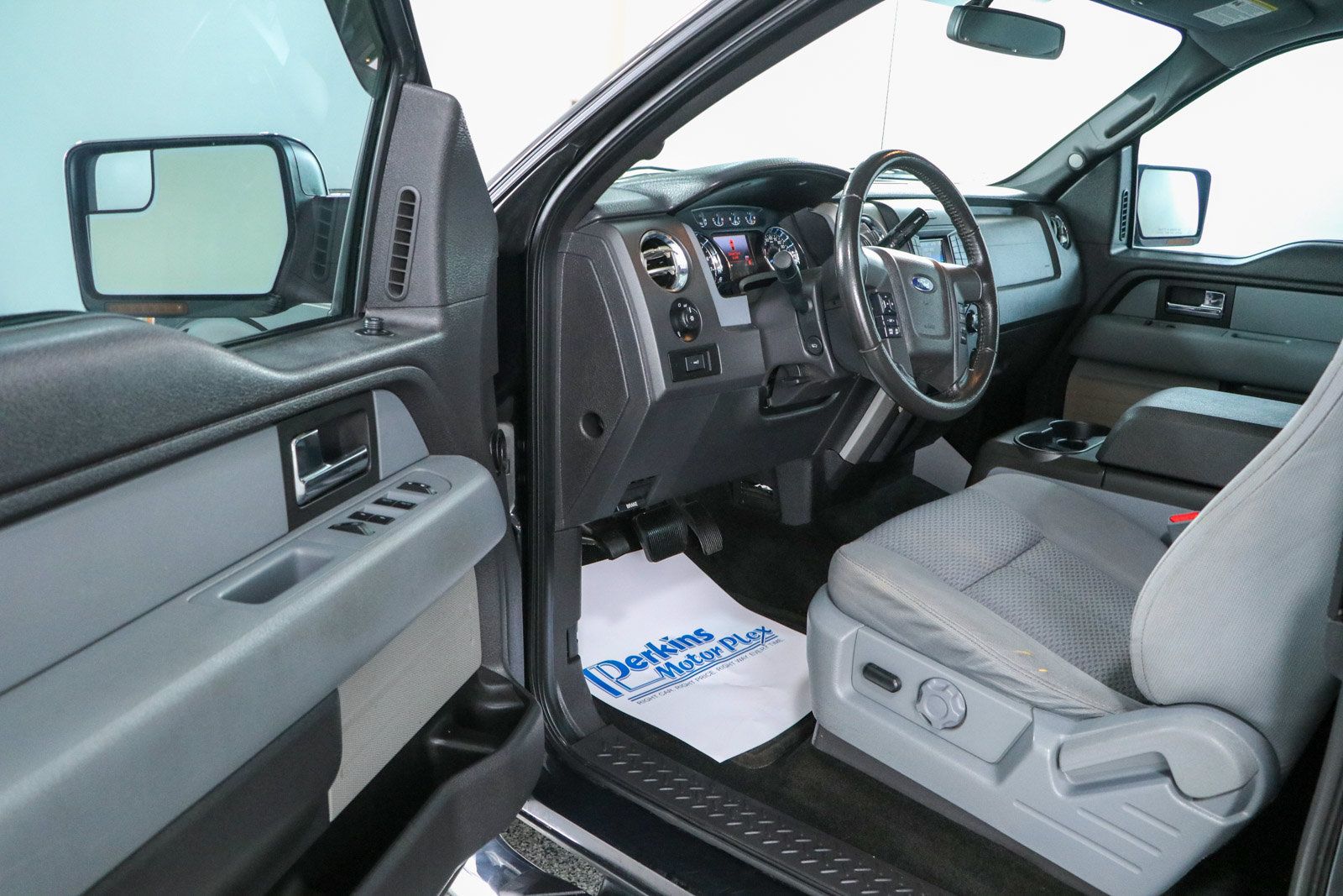 Used 2013 Ford F150 XLT w/ Luxury Equipment Group RWD image 3