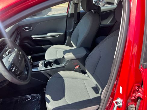 Used 2025 Kia K4 LXS image 31