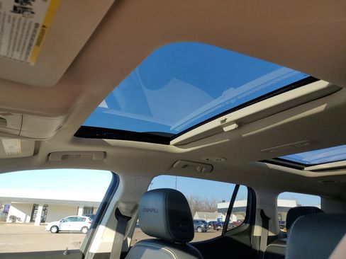 Used 2021 GMC Acadia Denali w/ Denali Technology Package image 27