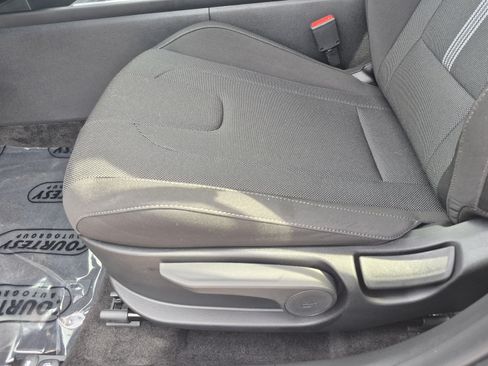 Certified 2025 Hyundai Elantra SE FWD image 18