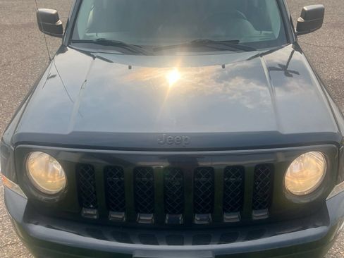 Used 2014 Jeep Patriot Sport w/ Power Value Group FWD image 2