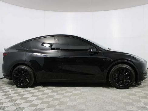 Used 2021 Tesla Model Y Long Range image 38