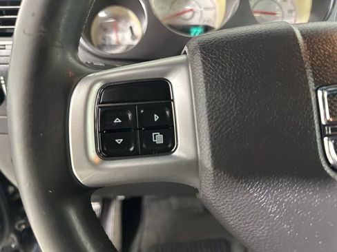 Used 2012 Dodge Challenger SXT image 10