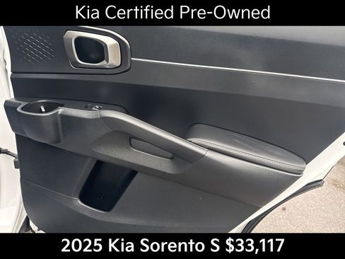 Used 2025 Kia Sorento S FWD image 22