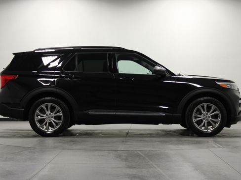 Used 2020 Ford Explorer XLT w/ Equipment Group 202A AWD/4WD image 3