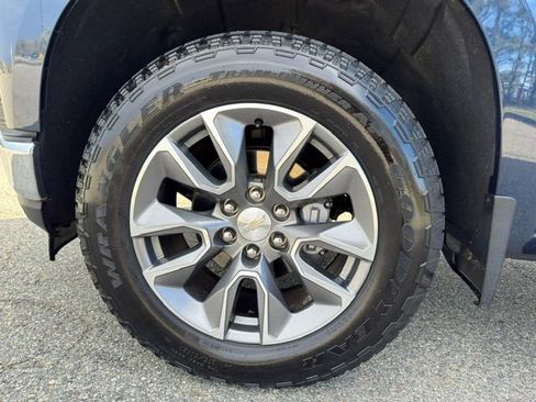 Used 2022 Chevrolet Silverado 1500 LT AWD/4WD image 21