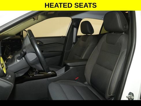 Used 2024 Chevrolet Trax LT w/ Sunroof Package FWD image 4