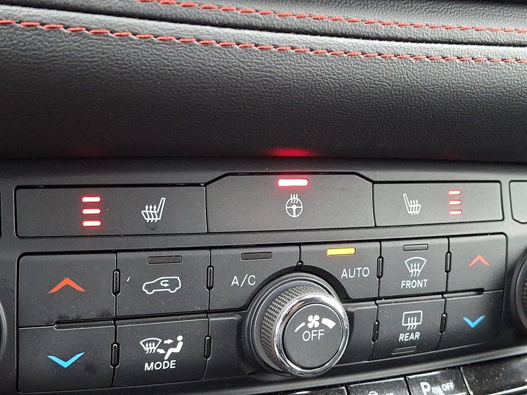 Used 2025 Dodge Durango R/T AWD/4WD image 31