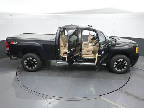 Used 2011 GMC Sierra 2500 Denali w/ Suspension Package, Off-Road AWD/4WD image 38
