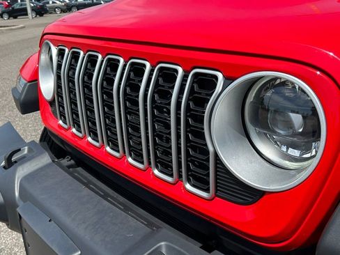 Used 2025 Jeep Wrangler Unlimited Sahara AWD/4WD image 34
