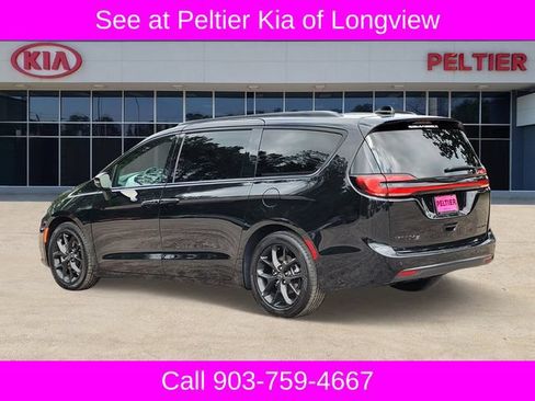 Used 2025 Chrysler Pacifica Limited FWD image 6