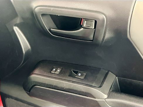 Used 2018 Toyota Tacoma SR RWD image 33