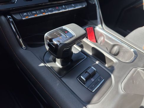 Used 2025 GMC Sierra 1500 AT4 w/ AT4 Premium Package AWD/4WD image 27