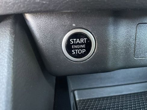 Used 2023 Nissan Rogue SV image 16