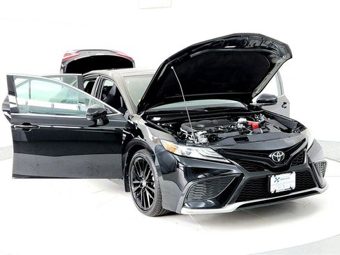 Used 2023 Toyota Camry XSE w/ Cold Weather Package image 9