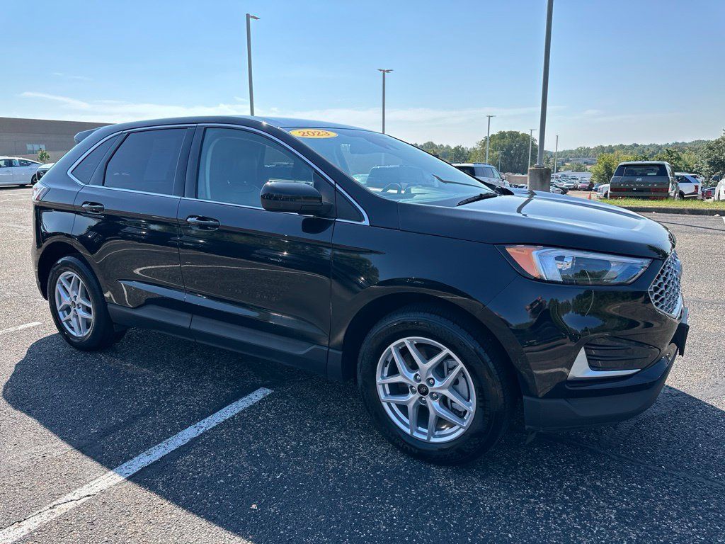 Used 2023 Ford Edge SEL AWD/4WD image 14