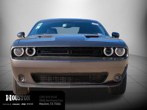 Used 2023 Dodge Challenger SXT w/ Blacktop Package image 9