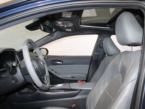 Used 2019 Toyota Avalon Limited w/ All Weather Liner Package FWD image 7