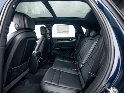 Certified 2026 Porsche Cayenne AWD/4WD image 23
