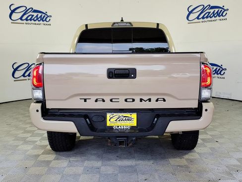 Used 2020 Toyota Tacoma TRD Off-Road w/ Advanced Technology Package AWD/4WD image 4