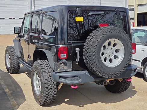 Used 2015 Jeep Wrangler Unlimited Rubicon image 3
